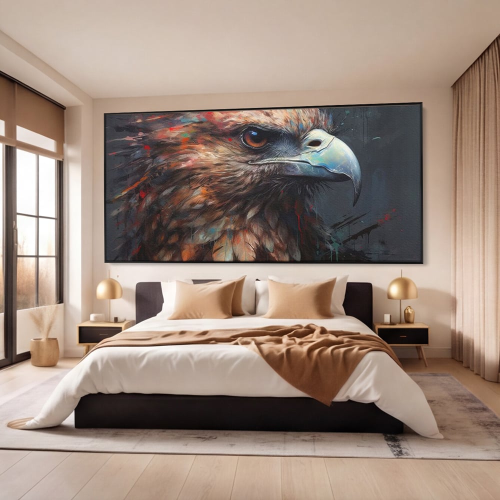 Tablou canvas cu tablou canvas cu vultur stilizat, in rama de aluminiu negru, pe perete intr-un dormitor